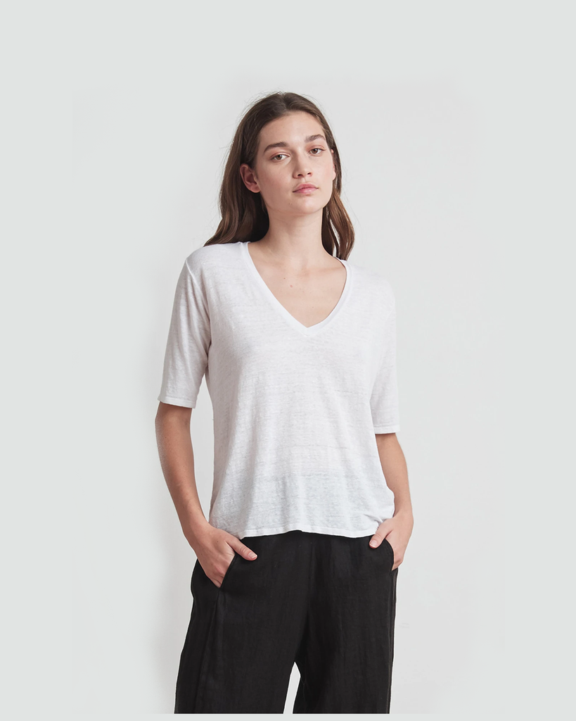 Velvet Stefani Linen Knit V Neck T-Shirt White Bach&Co 01